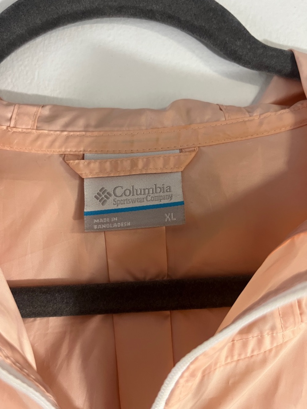 Columbia hooded Peach and Navy Lightweight Windbreaker Jacket - Picture 2 of 3